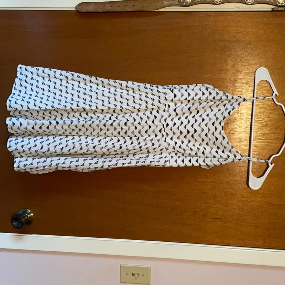 Medium black and white dress